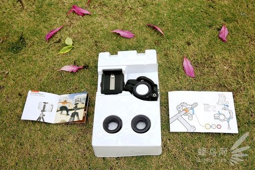 产品包装里面包含有自行车把横快拆夹座,手机云台,三个不同厚度的垫圈